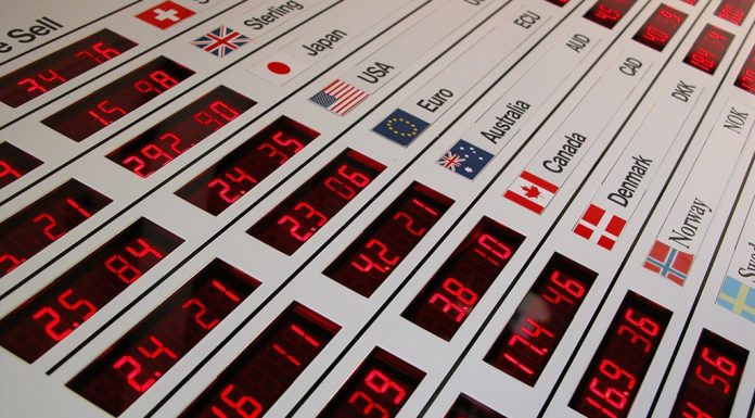 Cursul risca sa depaseasca iarasi 4,6 lei/euro pana la sfarsitul anului