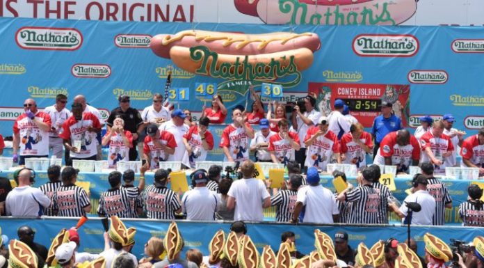 Cum sa castigi un concurs de mancat hot dog