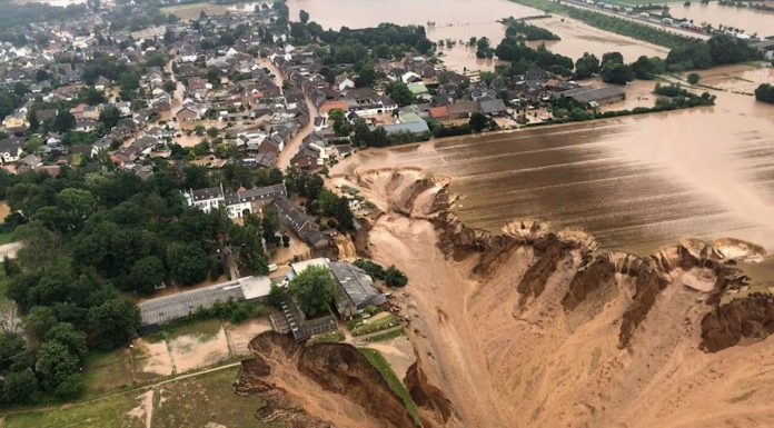 Furia creste pe masura ce constructiile ilegale sunt vinovate de alunecarile de teren de pe insula italiana