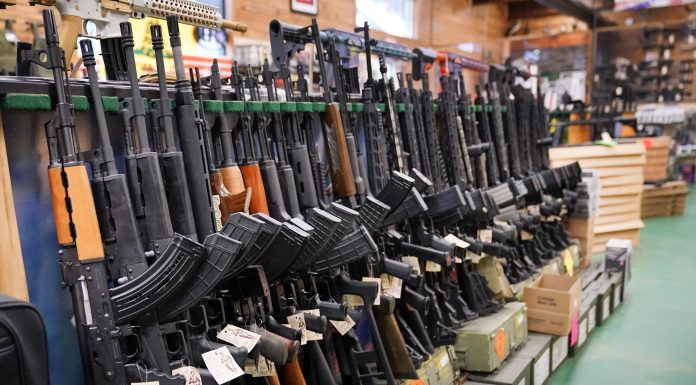 Biden impune interzicerea armelor de asalt