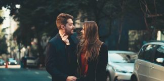 Cum sa flirtezi cu un tip si sa te distrezi